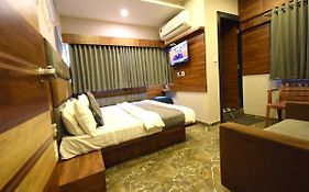 Hotel Lake Palace Ahmedabad