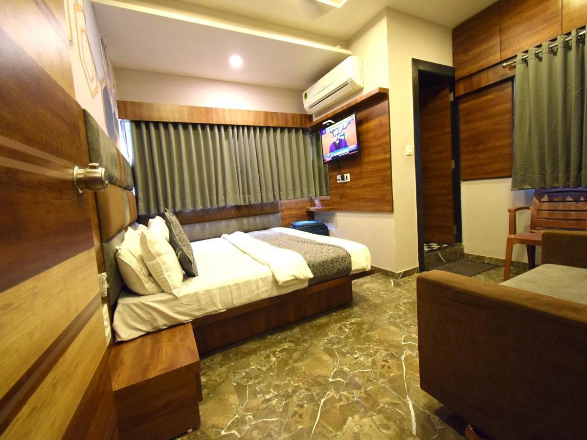 Hotel Lake Palace Ahmedabad Exterior photo
