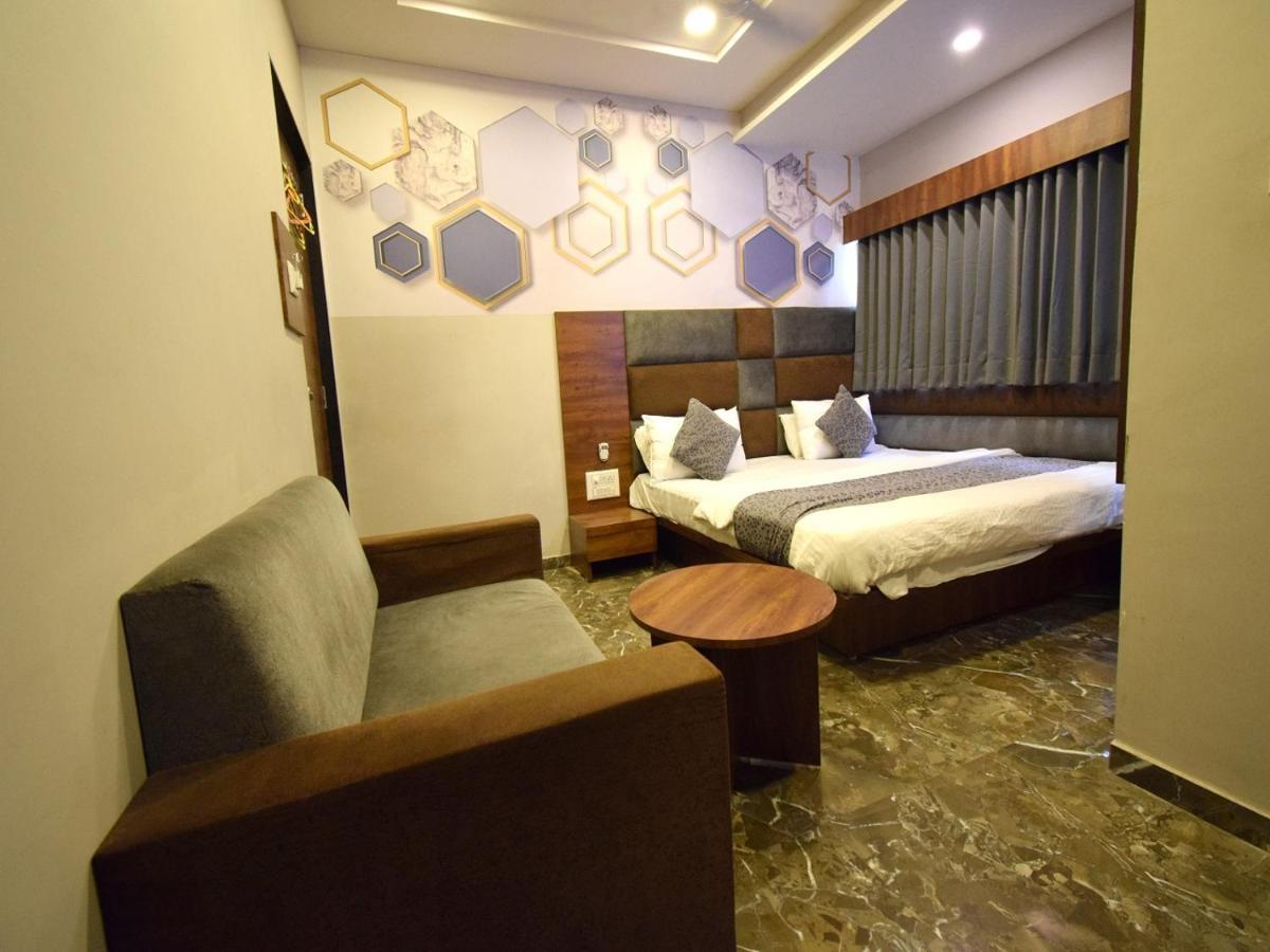 Hotel Lake Palace Ahmedabad Exterior photo