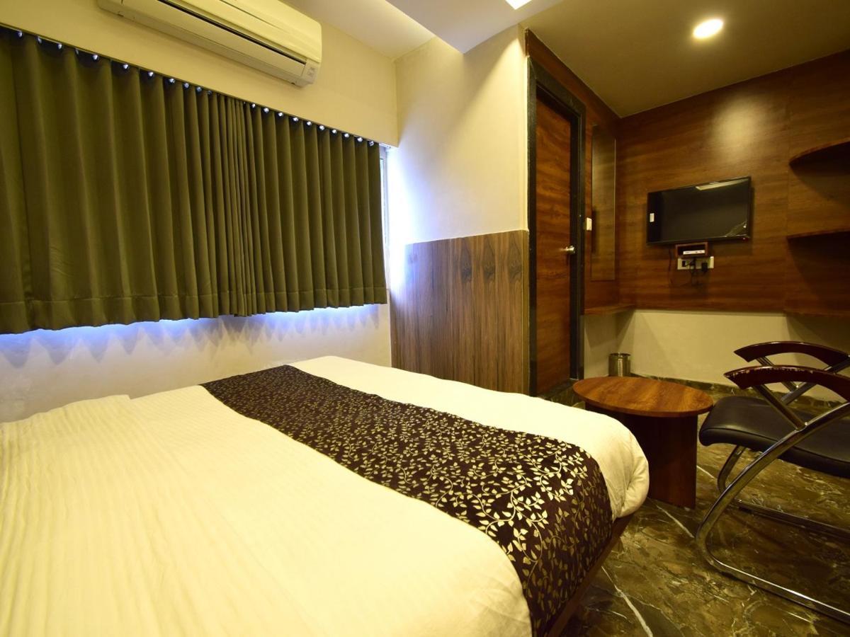 Hotel Lake Palace Ahmedabad Exterior photo