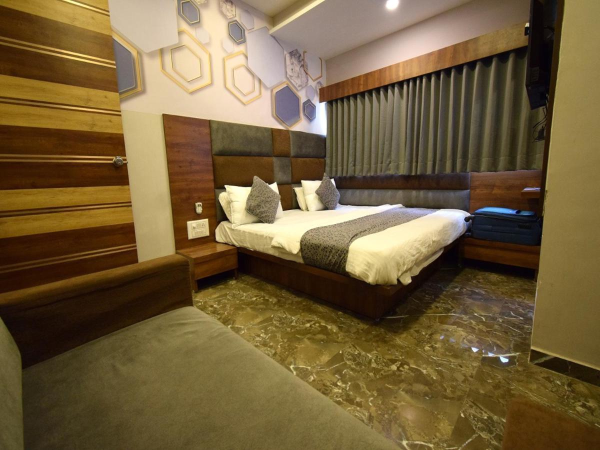 Hotel Lake Palace Ahmedabad Exterior photo