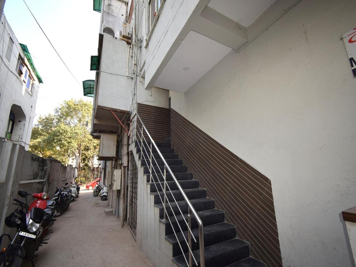 Hotel Lake Palace Ahmedabad Exterior photo