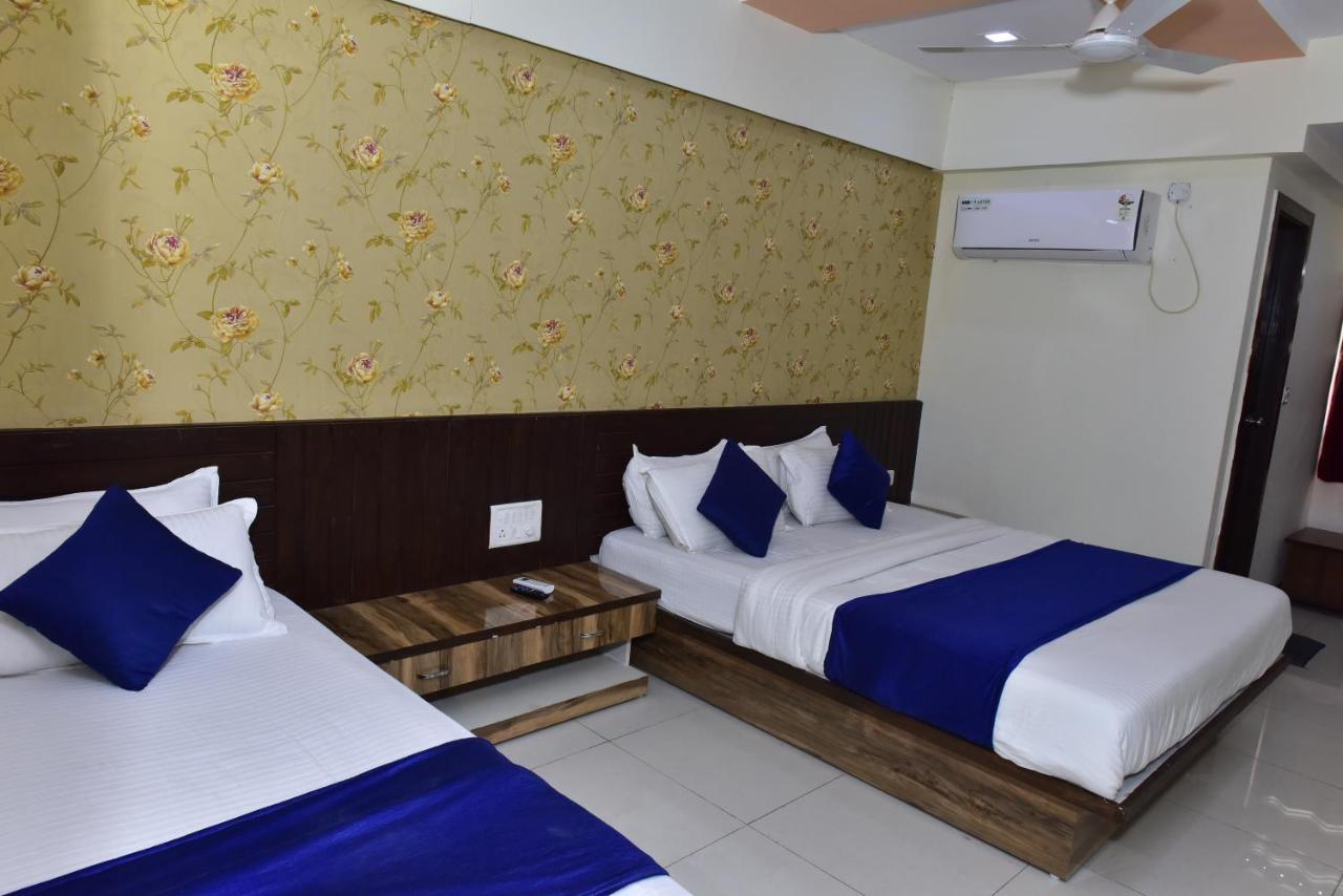 Hotel Lake Palace Ahmedabad Exterior photo